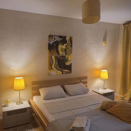 Sunflower Apartment Near Kiev Airport & Railway Station & Center City! Экстерьер фото
